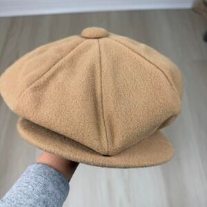 Classic camel-colored newsboy / Gatsby cap